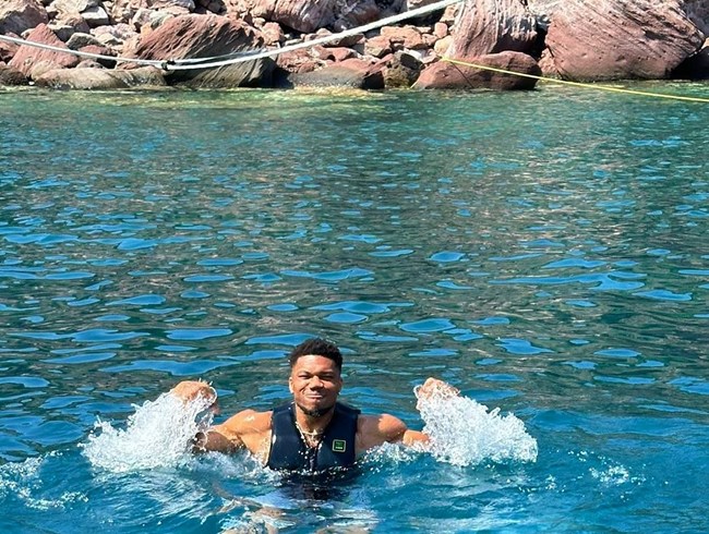 Αυτό είναι καλοκαίρι: Όλοι οι Αντετοκούνμπο μαζί