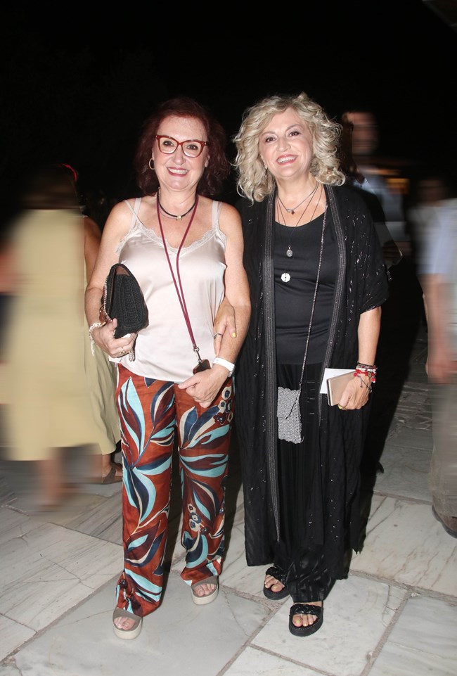 Υρώ Μανέ: Με total black σύνολο εμφανίστηκε στο Ηρώδειο