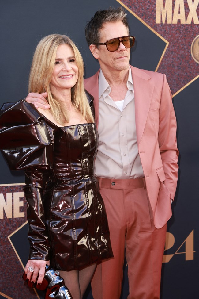 Meet the Bacons: Ο Κέβιν Μπέικον, η Κίρα Σέντγουϊκ, ο Τρέιβις και η Σόσι, όλοι έδωσαν το παρών στην πρεμιέρα του πρεμιέρα του MaXXXine