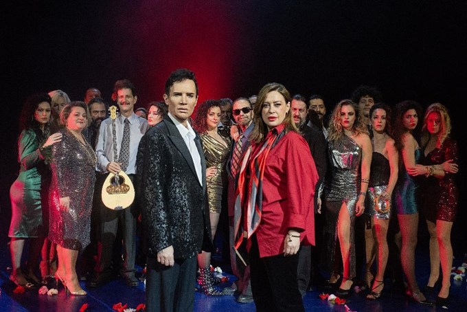 Αυτή η νύχτα μένει