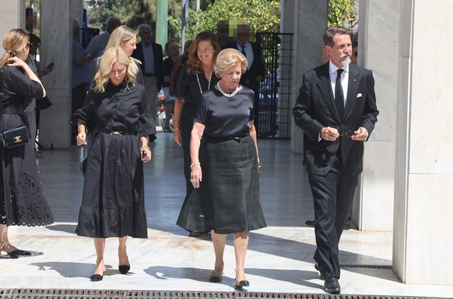 Μαρί Σαντάλ: Με πέδιλα Chanel, τσάντα Alaia και γυαλιά Celine στην κηδεία του πρίγκιπα Μιχαήλ