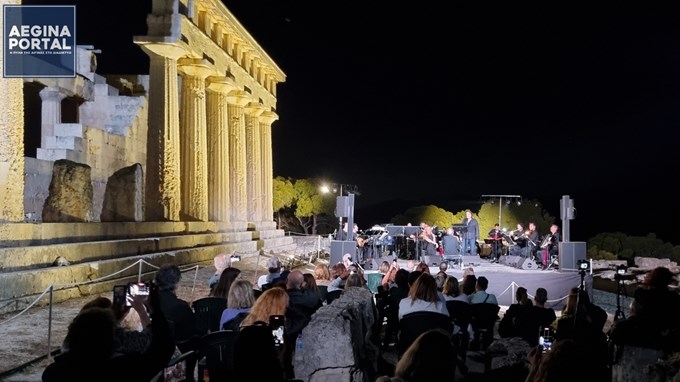 Σταύρος Ξαρχάκος: Φωτίστηκε ο ναός της Αφαίας σε ένα σπάνιο μουσικό ταξίδι, με τον μεγάλο συνθέτη