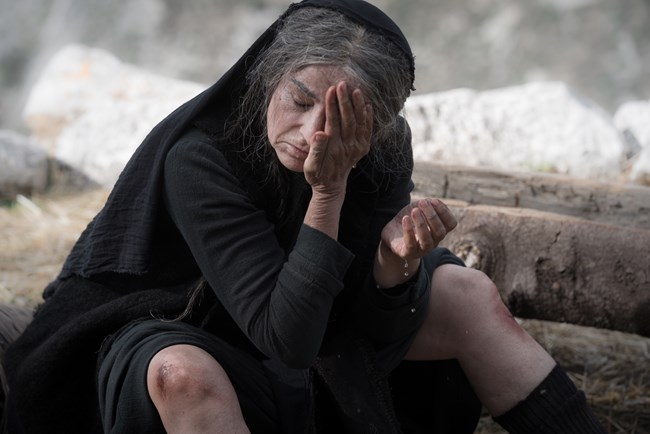 Φόνισσα ταινία, Καρυοφυλλιά Καραμπέτη