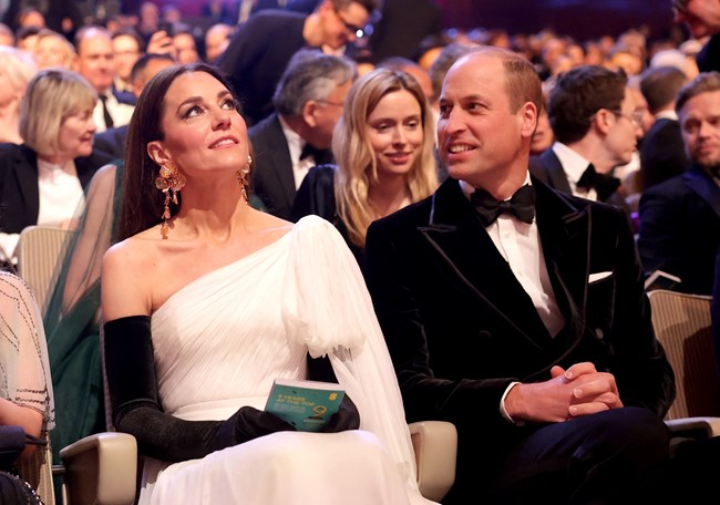 BAFTA: οι μεγάλοι νικητές των βραβείων και οι εξαιρετικές εμφανίσεις των μεγάλων σταρ στο κόκκινο χαλί