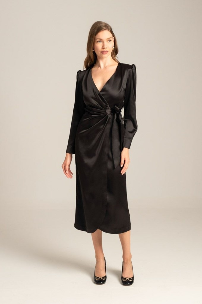 #ObsessedWith: Το chic wrap φόρεμα που θα φοράς στις βραδινές σου εξόδους και θα βρεις με έκπτωση -55%