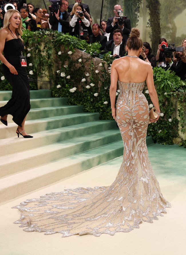 Met Gala, naked dress, Jennifer Lopez