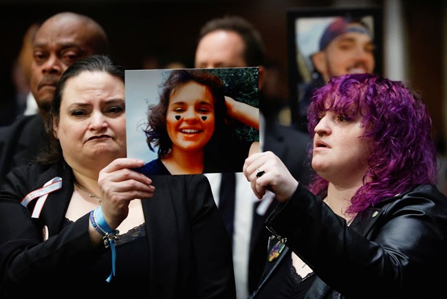 Γερουσία, Γονείς θυμάτων