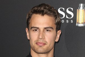 Θίο Τζέιμς: "Κανείς δεν επιλέγει να γίνει πρόσφυγας"