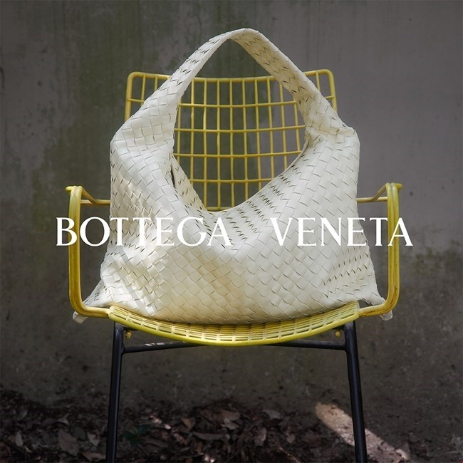 Bottega Veneta: Η νέα τσάντα του οίκου θα γίνει η αγαπημένη των fashionistas