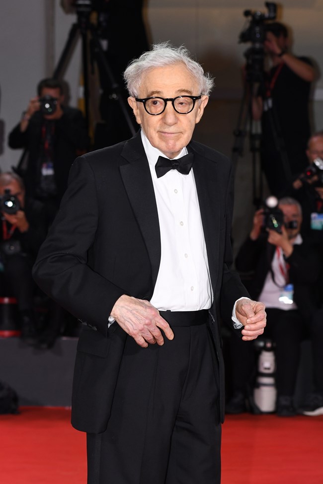 Γούντι Άλεν: Τα δάκρυα συγκίνησης, η μεγάλη πρεμιέρα και oι haters στο Φεστιβάλ Βενετίας