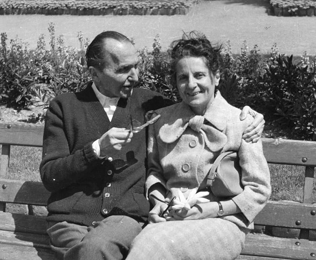 Νίκος Καζαντάκης: "Μια γυναίκα πρέπει να την αγαπάς τόσο πολύ που δεν θα της περάσει καν η ιδέα πως κάποιος άλλος θα την αγαπήσει ποτέ περισσότερο"