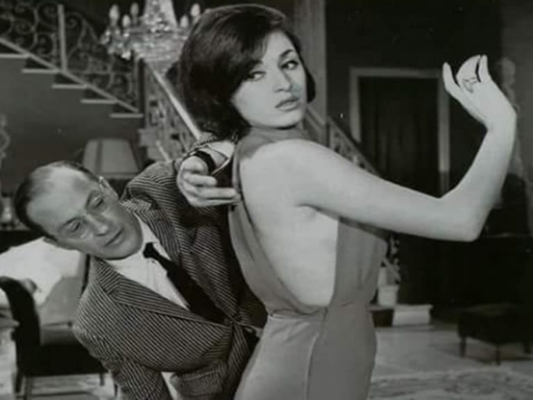 68 χρόνια πριν: Η κομψή εμφάνιση της Μάρθας Καραγιάννη στα γυρίσματα της κωμωδίας  "Αδέκαροι Ερωτευμένοι"