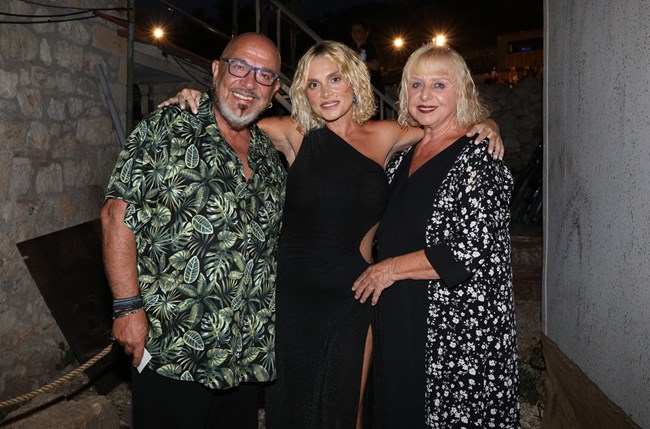 Ελεωνόρα Ζουγανέλη: Η σπάνια οικογενειακή φωτογραφία στην Επίδαυρο