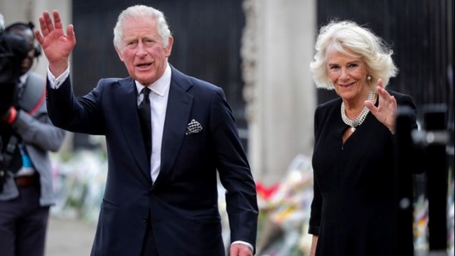 #notmyking| Στη Μ. Βρετανία συλλαμβάνουν όσους διαδηλώνουν κατά της μοναρχίας