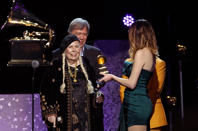 Grammy 2024, Τζόνι Μίτσελ