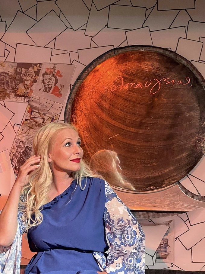 θεατρικη παρασταση