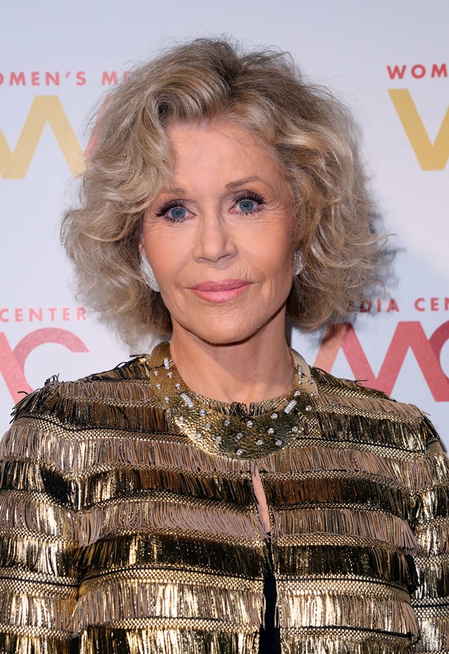 Από το lifting της Τζέιν Φόντα μέχρι την κρυολιπόλυση της Λίντα Εβαντζελίστα: Οι celebrities που μετανιώνουν για τα "τσιμπήματα" αιώνιας νεότητας