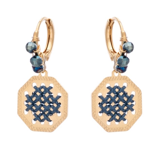 Κρεμαστά σκουλαρίκια: 3 σχέδια που ταιριάζουν σε κάθε στυλ γυναίκας