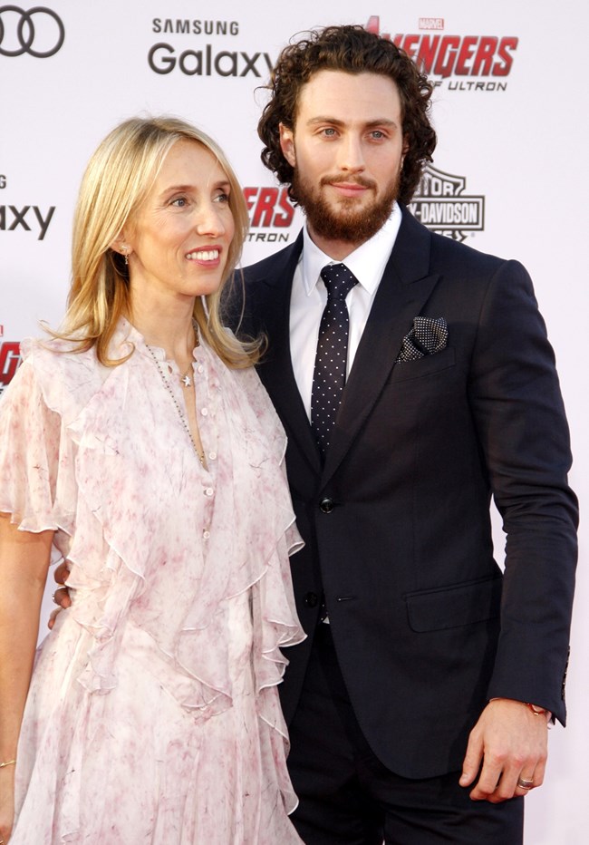 Άαρον Τέιλορ-Τζόνσον: Ο "νέος" James Bond είναι 33 και η σύζυγός του 57. Και δεν υπάρχει πρόβλημα σ' αυτό