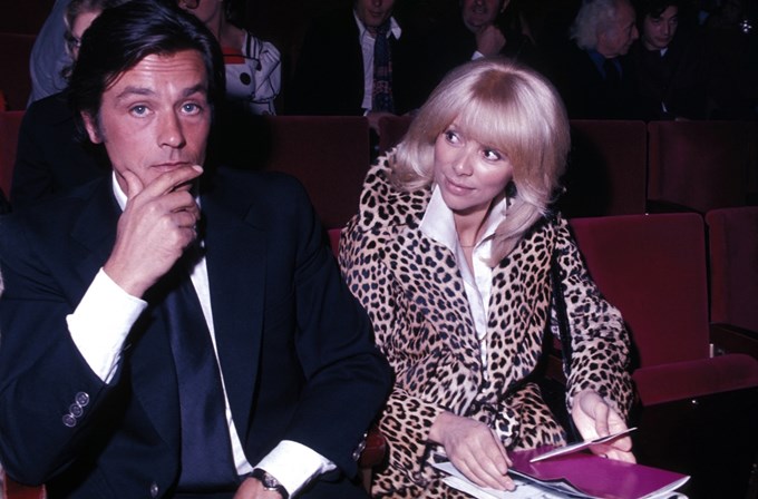 Alain Delon: Σε σπάνια κοσμική εμφάνιση με τον μεγάλο του έρωτα, Mireille Darc μετά το διαζύγιο από τη Nathalie Delon