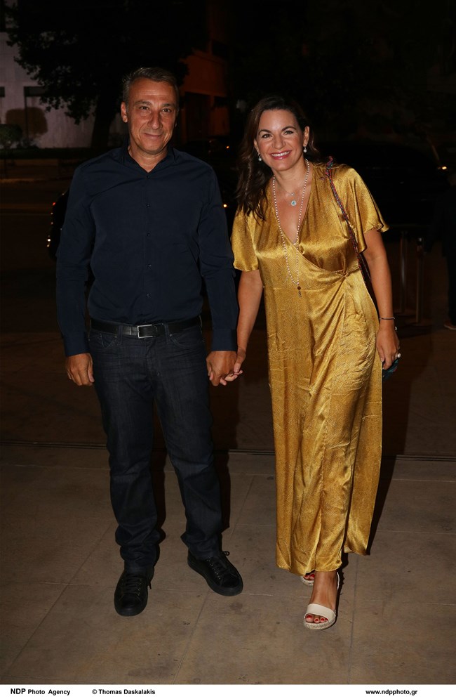 Όλγα Κεφαλογιάννη: Η εμφάνιση της με σατέν σεμιζιέ στην πιο hot απόχρωση του φθινοπώρου