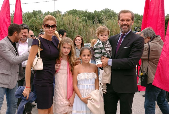 Flashback: Η Τζένη Μπαλατσινού νονά στην βάφτιση της κόρης της Ελένης Μενεγάκη