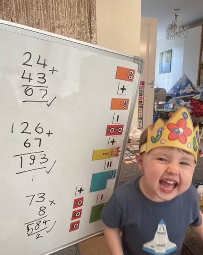 Ο Τέντι Χομπς στα τρία του χρόνια έγινε το νεότερο μέλος της Mensa