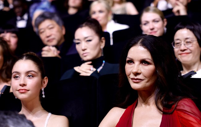 Μάικλ Ντάγκλας, Κάριν Ζέτα Τζοόυνς, κόρη