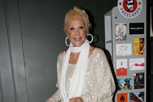 Το διχτυωτό φόρεμα της Ζωής Λάσκαρη που "σκανδάλισε" τις Κάννες πριν 58 χρόνια