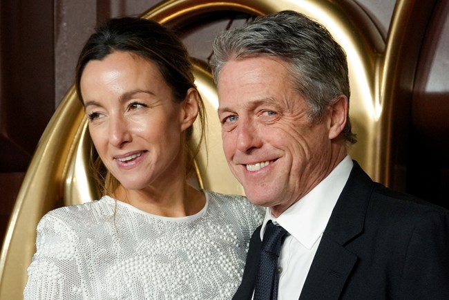 Τι κάνει ο Χιου Γκραντ στον ελεύθερο χρόνο του; "Είμαι πνιγμένος με παιδιά και είμαι πολύ μεγάλος για εκείνα"