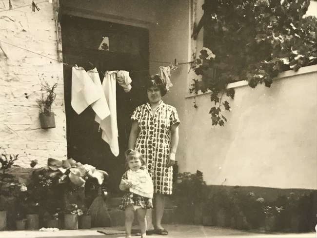 Οι ξεριζωμένες: Ελληνίδες που μετανάστευσαν στη Γερμανία του '60 μόνες, μακριά από τις οικογένειες τους