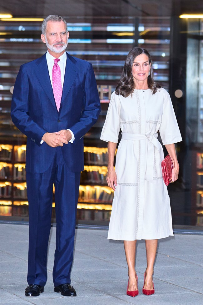 Βασίλισσα Λετίσια: Φόρεσε την μεγαλύτερη τάση της νέας σεζόν στην πιο αναπάντεχη απόχρωση