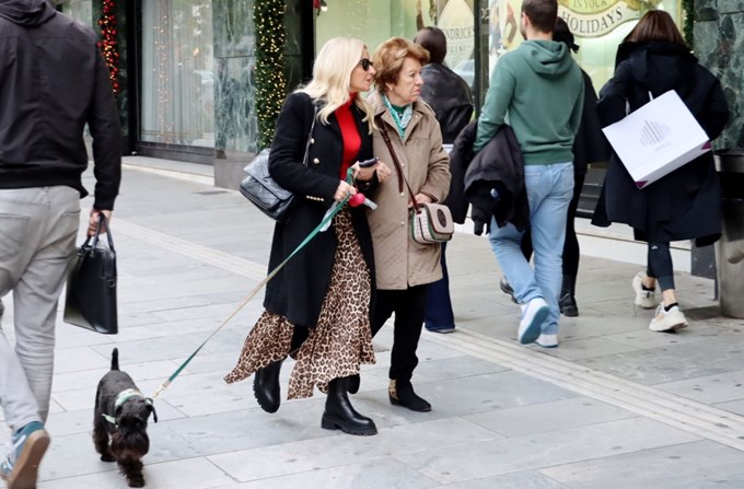 Μαρία Μπεκατώρου | Με τσάντα Saint Laurent σε σπάνια εμφάνιση με τη μητέρα της, Αννίτα