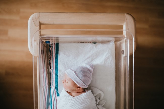 Γεννήθηκε το πρώτο μωρό με DNA 3 ανθρώπων στο Ηνωμένο Βασίλειο