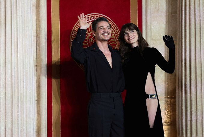 Ο "Mονομάχος" Πέδρο Πασκάλ και η αδερφή του έγιναν viral στο κόκκινο χαλί