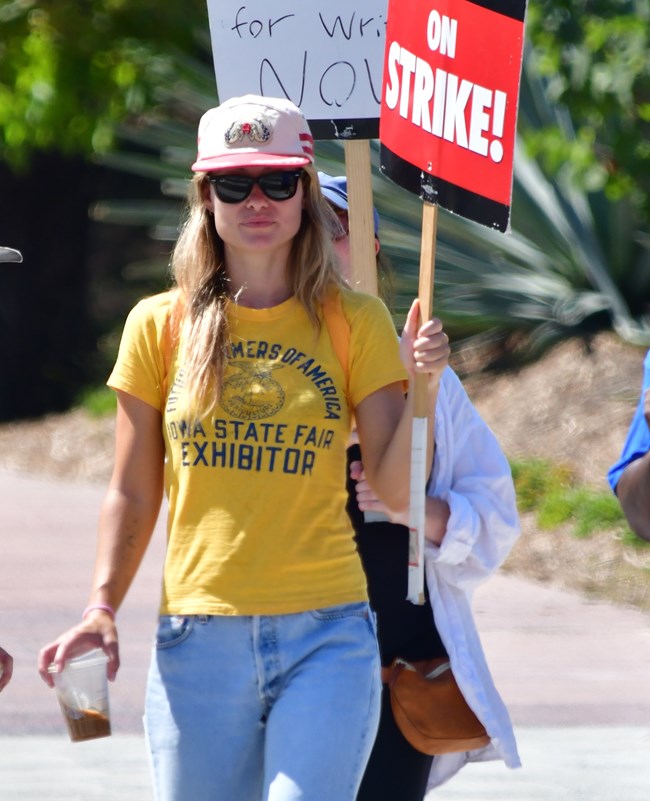 Show Biz 2023: Όλα όσα έγιναν σε μια φρενήρη χρονιά- από το νέο τραγούδι των Beatles, την απεργία των σεναριογράφων ως τα καινούργια μωρά