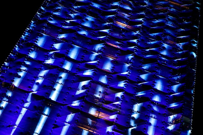 Φωταγωγήθηκε ο Πύργος του Πειραιά