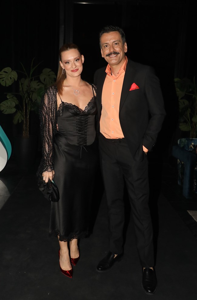 Ο Θάνος Κιούσης και η Ιωάννα Γραμματικού, είναι το πιο κομψό ζευγάρι