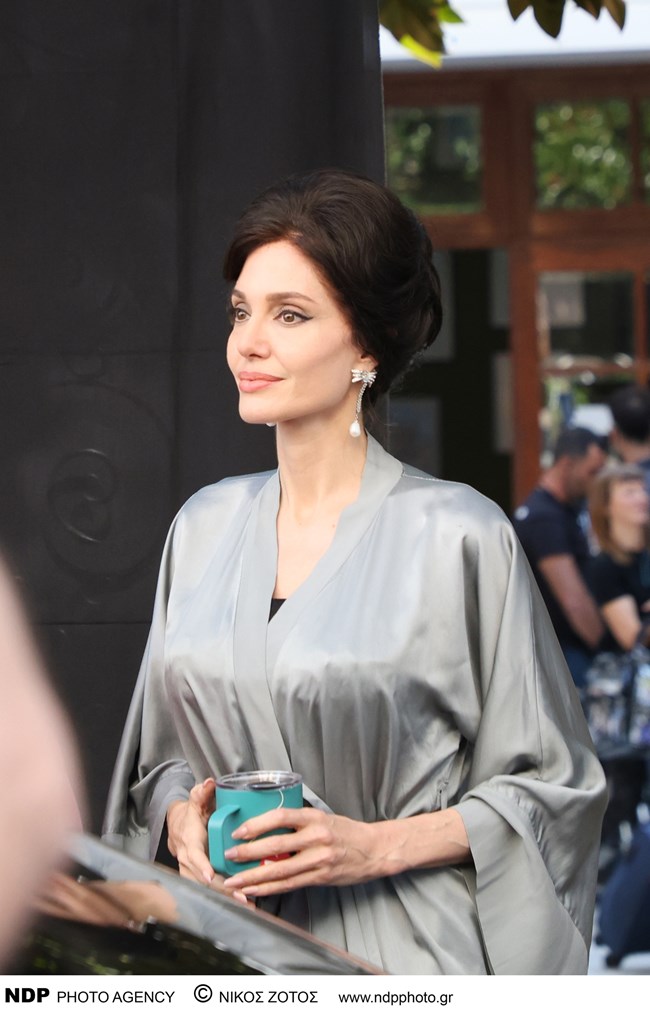 Αντζελίνα Τζολί: Οι νέες φωτογραφίες από την Ελλάδα- Στο πλευρό της οι γιοι της