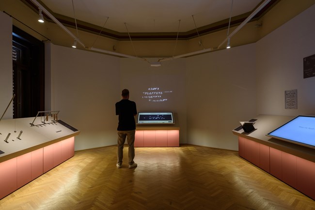 κρυφό σχολείο, ΜΙΕΤ