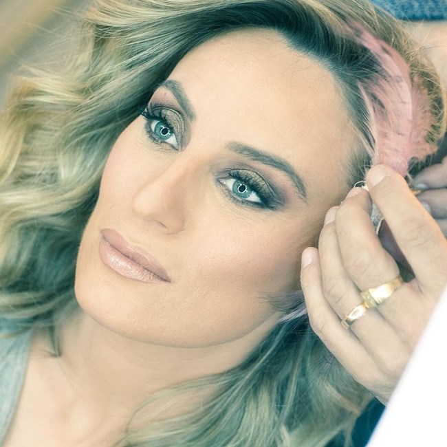 Ελεονώρα Μελέτη: οι αδημοσίευτες φωτογραφίες του γάμου της 5 χρόνια μετά