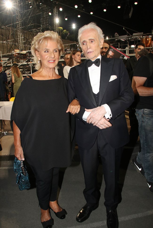 Αγνή Μπάλτσα: Η θρυλική σοπράνο με total black σύνολο και Chanel bag