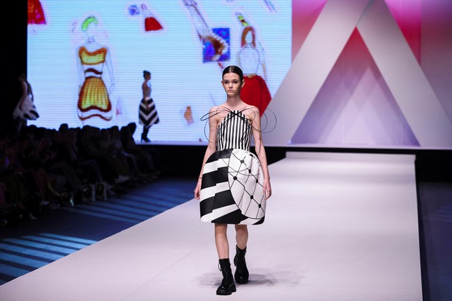 Βελιγράδι επίδειξη μόδας, θύμα επίθεσης, dior