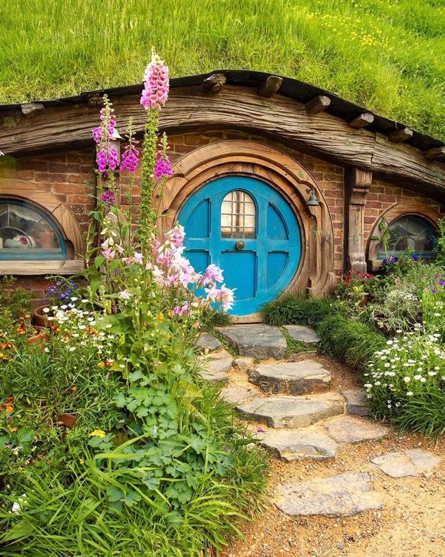 Τα σπίτια των Χόμπιτ στη Νέα Ζηλανδία αναμένουν νέους ιδιοκτήτες