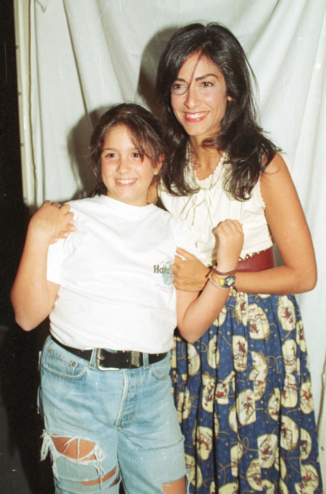 30 χρόνια πριν: H 34χρονη Άννα Βίσση αγκαλιά με την μοναχοκόρη της, την 9χρονη Σοφία Καρβέλα