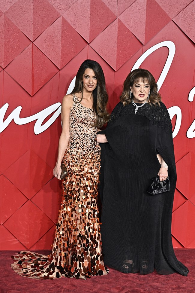 H Αμάλ Αλαμουντίν πιο λαμπερή από ποτέ με την μαμά της Μπάρια Αλαμουντίν