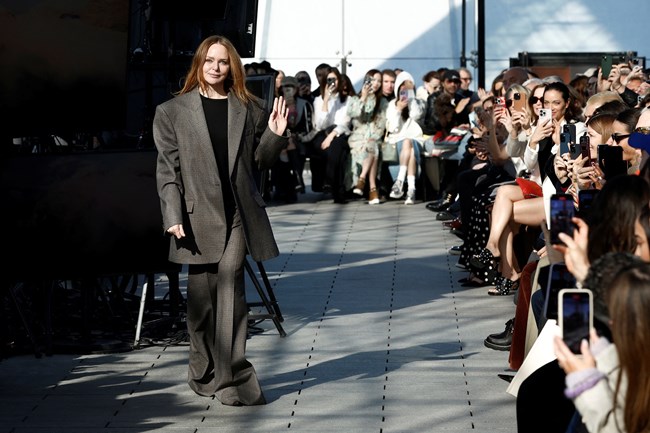 Στέλλα Μακάρτνεϊ, επίδειξη μόδας, Παρίσι