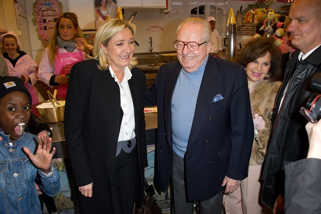 Μαρίν Λε Πεν: Πώς τα τρομακτικά παιδικά χρόνια διαμόρφωσαν την κοσμοθεωρία της