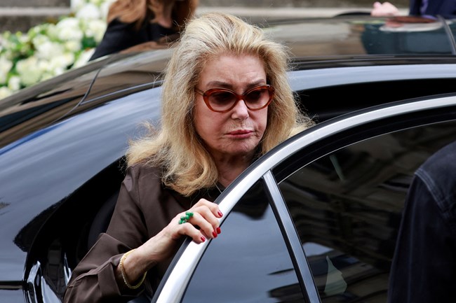 Τζέιν Μπίρκιν κηδεία, Ντενέβ