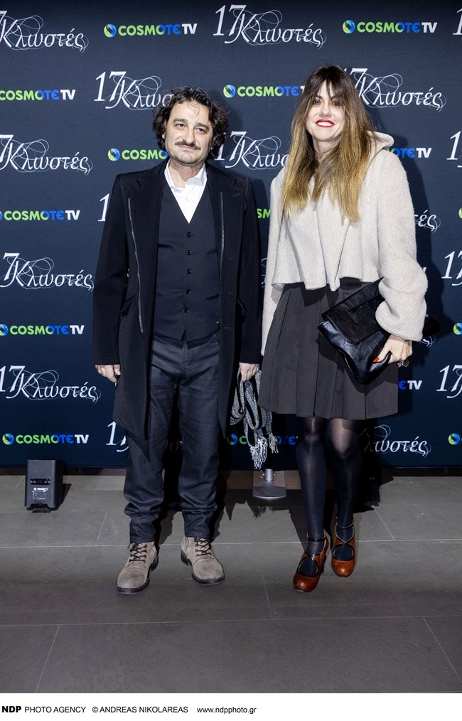 Βασίλης Χαραλαμπόπουλος: Η κομψή σύζυγος του, Λίνα Πρίντζου με statement φολκλόρ παπούτσια